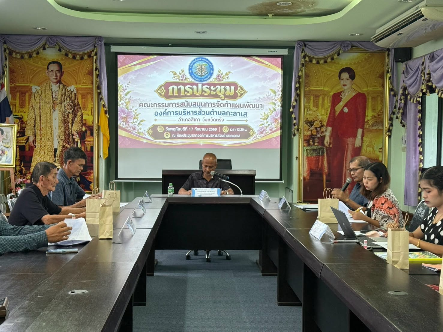 การประชุมคณะกรรมการสนับสนุนการจัดทำแผนพัฒนาองค์การบริหารส่วนตำบลกะลาเส